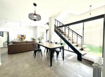 Casa · 119m² · 4 Ambientes · 1 Cochera · A Estrenar - Casa 4 Ambientes con Jardín - Banfield Residencial
