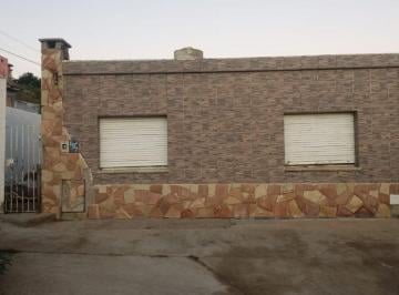 Casa · 120m² · 3 Ambientes · Dos Viviendas - Barrio Jorge Newbery - Comodoro Riv