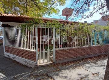 Casa · 61m² · 4 Ambientes · 1 Cochera · Venta Casa (Ph) 2 Dorm., Gob. Denis 504, Nqn