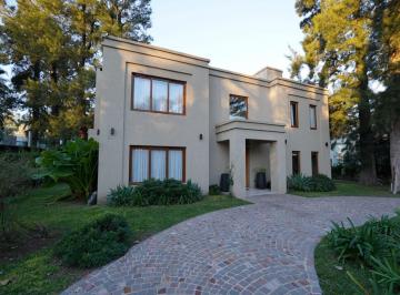 Casa · 204m² · 4 Ambientes · Casa en Venta 5 Ambientes La Tradicion