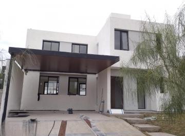 Casa · 148m² · 2 Ambientes · 2 Cocheras · Venta! Casa en Docta Central - 2 Dorm.. ¡A Estrenar!