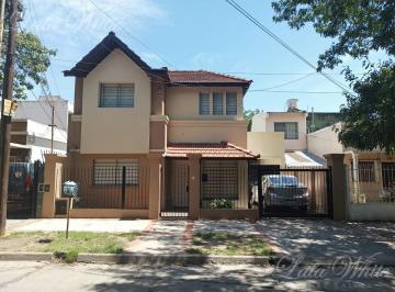 Casa · 146m² · 4 Ambientes · 3 Cocheras · Casa a La Venta en Monte Grande Apto Crédito