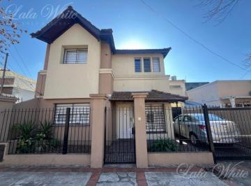 Casa · 146m² · 4 Ambientes · 3 Cocheras · Casa a La Venta en Monte Grande Apto Crédito