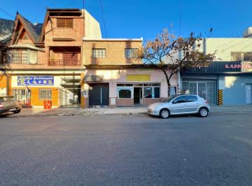 Local comercial · 310m² · 4 Ambientes · 1 Cochera · Casa con Local en Calle Zufriategui 4100 - Excelente Ubicación - 300 m² de Terreno