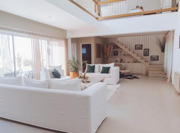 Casa · 290m² · 6 Ambientes · 1 Cochera · Muy Linda Casa con Pileta de 3 Habitaciones en Barrio Cerrado El Portillo!
