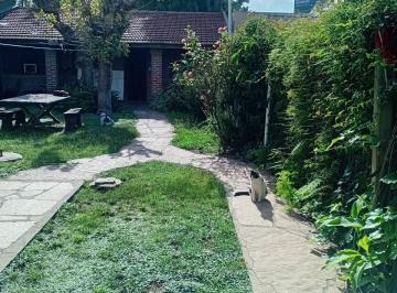 Casa de 3 ambientes, Morón · Excelente Propiedad en Villa Sarmiento con Depto Al Fondo Para Dos Familias