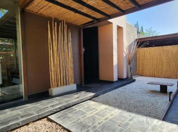 Casa · 260m² · 6 Ambientes · 2 Cocheras · Las Candelas I - 3 Hab - 4 Baños - Amplio Jardin