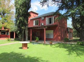 Quinta vacacional · 264m² · 3 Dormitorios · 2 Cocheras · Venta Quinta 4 Ambientes Pileta Quincho Arboleda