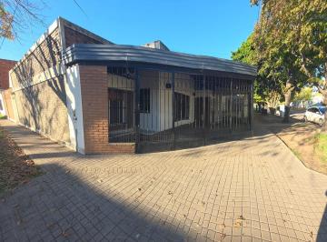 Casa · 110m² · 4 Ambientes · 1 Cochera · Venta - Casa Tres Dorm. con Cochera - Las Heras