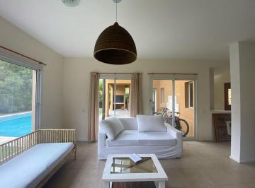 Casa · 250m² · 4 Ambientes · 3 Cocheras · Casa en Alquiler con Muebles en Glorietas Nordelta