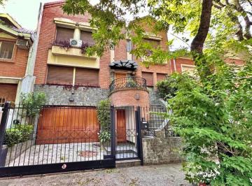 Casa · 332m² · 4 Ambientes · 2 Cocheras · Alquiler Casa de 4 Ambientes con Jardin Nuñez