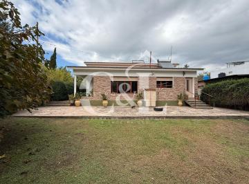 Casa de 5 ambientes, Tanti · Gran Propiedad Céntrica de 3 Dor y Cochera en Tanti (Gas Natural en Puerta)