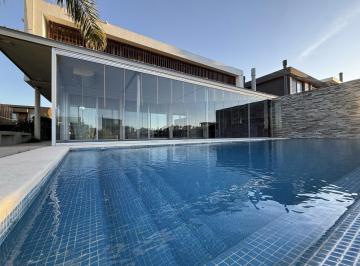 Casa · 360m² · 7 Ambientes · 1 Cochera · Casa en El Yacht