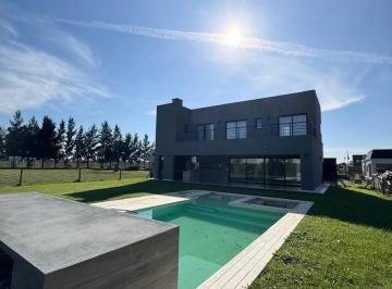 Casa · 156m² · 4 Ambientes · 2 Cocheras · Casa en Venta Barrio El Rebenque Canning