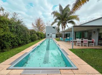 Casa · 205m² · 5 Ambientes · 2 Cocheras · Casa en Funes Hills Cadaqués con Gran Terreno, Pileta y Quincho
