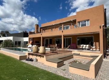 Casa · 350m² · 5 Ambientes · 2 Cocheras · Casa Alquiler 4 Dorm Pileta Medal Cc Pilar