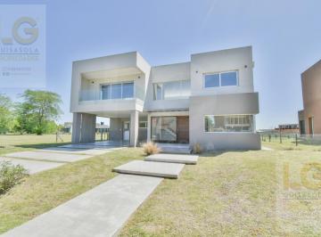 Casa · 304m² · 5 Ambientes · 2 Cocheras · Casa en Venta en Greenville Polo Resort