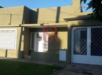 Casa · 75m² · 4 Ambientes · 1 Cochera · Rb - Casa 4 Ambientes con Terreno y Terraza a Reciclar en Quilmes Oeste