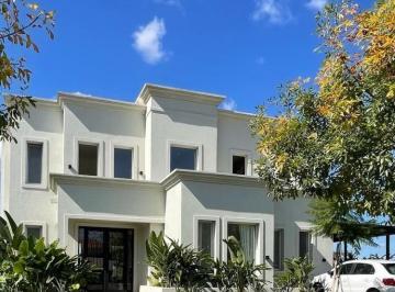 Casa · 250m² · 5 Ambientes · 2 Cocheras · Casa en Alquiler en El Cantón Golf, El Cantón, Escobar