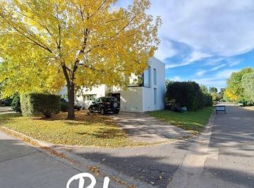 Casa · 196m² · 4 Ambientes · 1 Cochera · Casa en Alquiler en La Montura, Pilar, G. B. a. Zona Norte