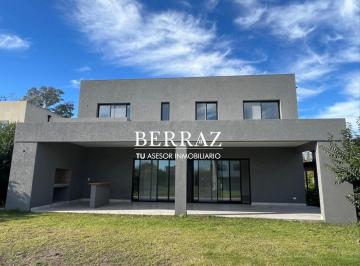 Casa · 205m² · 6 Ambientes · 3 Cocheras · Casa Venta 3 Dorm. Lote de 603 m² Barrio Santa Guadalupe Pilar del Este