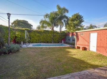 Casa · 166m² · 4 Ambientes · 1 Cochera · Casa de 3 Dorm. a 2 Cuadras de La Ruta 1 en Rincón
