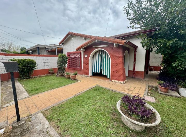 Casa · 95m² · 5 Ambientes · 1 Cochera