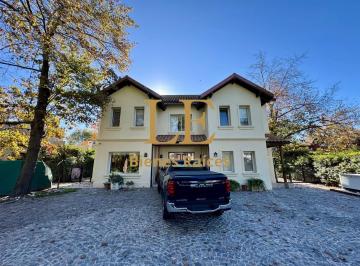 Casa · 270m² · 4 Ambientes · 5 Cocheras · Venta Casa en Barrio Privado Villa Rosa
