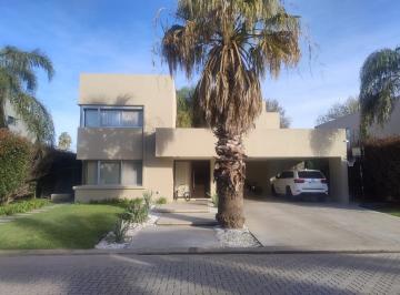 Casa · 352m² · 6 Ambientes · 2 Cocheras · Casa en Miraflores