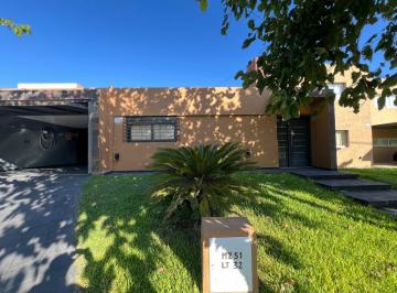 Casa · 150m² · 4 Ambientes · 2 Cocheras · Venta Casa en Tejas 4 - 2 Dorm., Patio con Pileta - Barrio Cerrado y Excelente Calidad!
