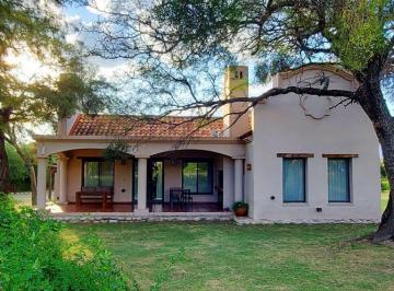 Casa · 86m² · 3 Dormitorios · 1 Cochera · Casa en Villa de Las Rosas