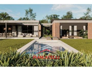 Casa · 213m² · 5 Ambientes · 2 Cocheras · Venta de Casa con 5 Ambientes en Santa Ines Comarcas de Lujan