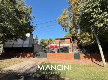 Casa · 254m² · 6 Ambientes · 4 Cocheras · Casa en Venta de 6 Ambientes con Cochera, Quincho y Dependencia - Jose León Suarez