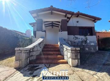 Casa · 260m² · 8 Ambientes · 1 Cochera · Tres Unidades en Excelente Ubicacion