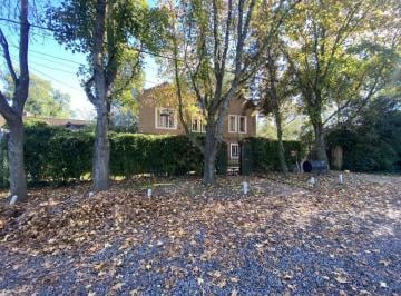 Casa · 282m² · 5 Ambientes · 3 Cocheras · Venta - Casa 5 Amb. Pileta, Jardín y Quincho - 2 Lotes / Los Ñanduces
