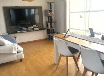 Oficina comercial de 2 ambientes, Almagro · Muy Buen Semipiso 2 Ambientes Apto Profesional con Parrilla Propia
