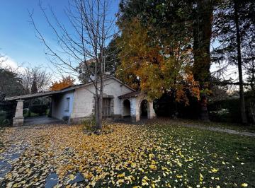 Casa · 115m² · 3 Ambientes · 2 Cocheras · Casa en Venta Barrio El Trebol con Quincho y Piscina