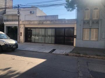Casa · 200m² · 9 Ambientes · 3 Cocheras · Venta Casa con Garage, Local y Departamento
