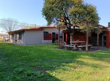 Casa · 105m² · 4 Ambientes · Venta - Casa 2 Dorm. con Piscina y Terreno. Funes