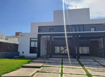 Casa de 5 ambientes, Córdoba · Venta Duplex 3 Dorm, Barrio Las Calandrias