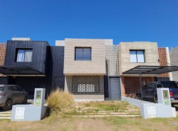 Casa de 5 ambientes, Córdoba · Venta Duplex 3 Dorm, Barrio Las Calandrias