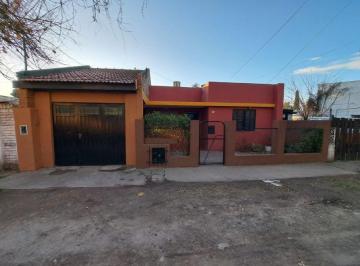 Casa · 1m² · 3 Ambientes · ¡Oportunidad Única en Longchamps!