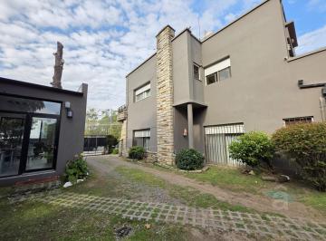 Casa · 350m² · 5 Ambientes · 5 Cocheras · Importante Casa en Venta en San Andrés - 986 m²