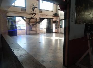 Local comercial · 510m² · Salon en Primer Piso Unico Muy Amplio - Lanús Oeste
