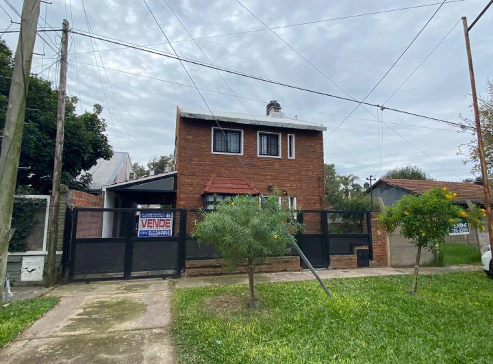Casa · 170m² · 9 Ambientes · 1 Cochera