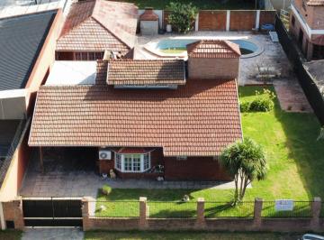 Casa de 6 ambientes, Ezeiza · Chalet en El Trébol, Ezeiza