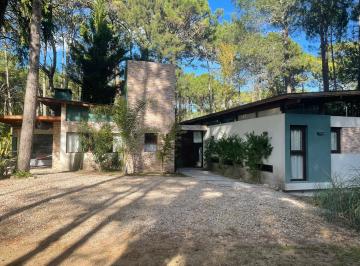 Casa de 4 ambientes, Cariló · Casa Soñada Entre Los Pinos de Cariló | 4 Ambientes con Pileta Lista Para Disfru