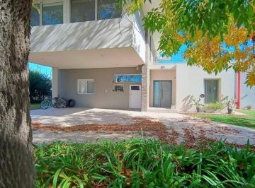 Casa · 370m² · 4 Ambientes · 2 Cocheras · Casa en Venta en Country El Nacional Club de Campo