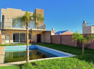 Casa · 328m² · 8 Ambientes · 2 Cocheras · Venta/permuta/financiacion Casa 5 Dorm. Estrenar. Pueblo Esther