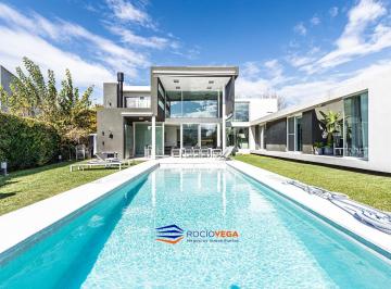 Casa · 390m² · 6 Ambientes · 2 Cocheras · Casa en Country Terravista, General Rodriguez